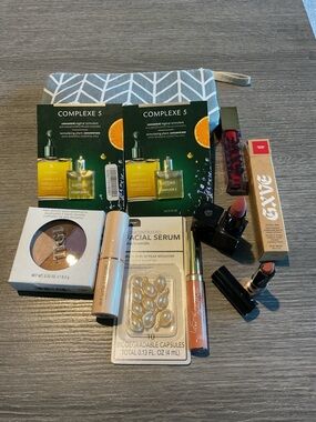 Lips,Eyes & Face BUNDLE / MSRP ~$110 (Morphe, Gwen, Revolution, Lip Sense, TIGI)